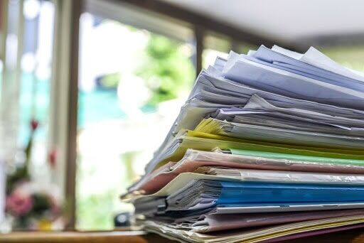 Organizing paper clutter – why a neat desk makes sense | UniKeep How to organize paper clutter
